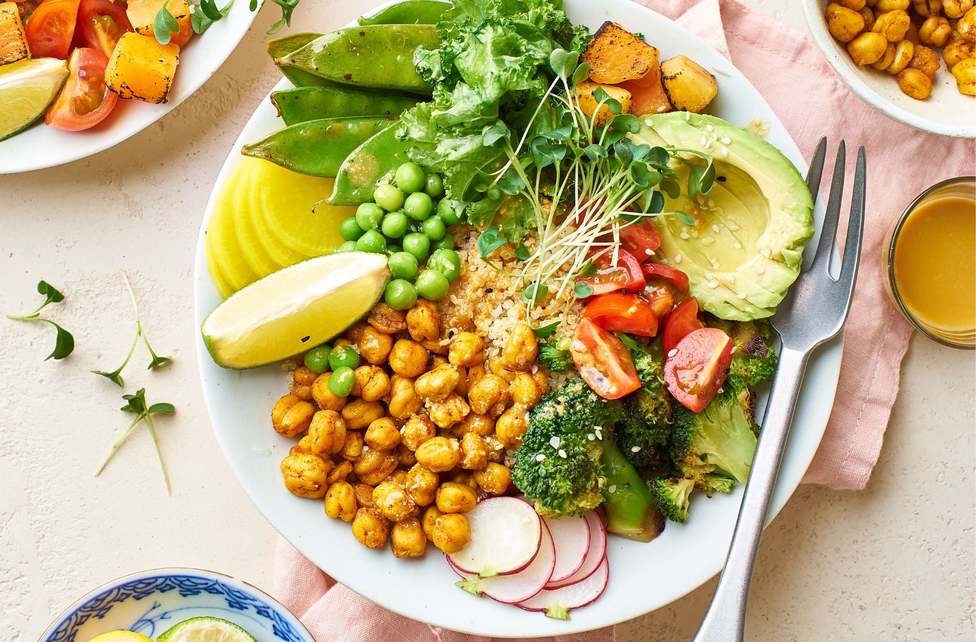 Holistic Divinity - header - healthy salad bowl avocado chickpeas