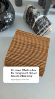 This is my box for realignment 🤎✨  It’s something that I created to gently bring myself back to centre when my thoughts feel scattered or I'm having a tough day.  I used a little box that I already had and hand-wrote reminders, reflections, and questions to guide the direction of my thoughts. Some are comforting truths, some are prompts, and some are things that I need to hear when I'm losing myself to spiraling thoughts.  I used colourful paper, but any paper works - even an empty jar or an envelope would be perfect. It’s not really about how it looks, it’s about creating something that you can return to when you need it and preparing for those moments by supporting your future self in advance.  A simple practice that I've started to use that has helped me more than I expected 🌕💫  #realignment #futureself #gratitudejar #intentionalliving #holistictherapy